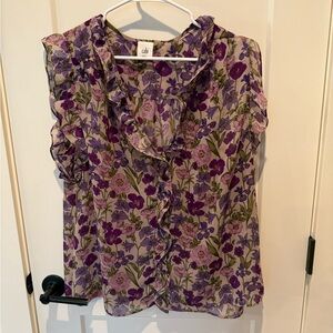 Cabi Ladies Short Sleeveless Blouse.  Tan w/Purple Floral Print. large.